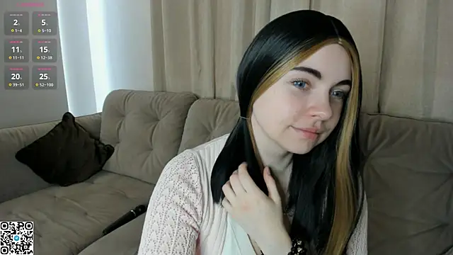 Snapshot of EvaBlimey chatting on 10/10/25, 04:33 EvaBlimey online show from 10/10/25, 04:33