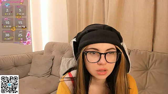 Snapshot of EvaBlimey chatting on 10/30/25, 06:48 EvaBlimey online show from 10/30/25, 06:48