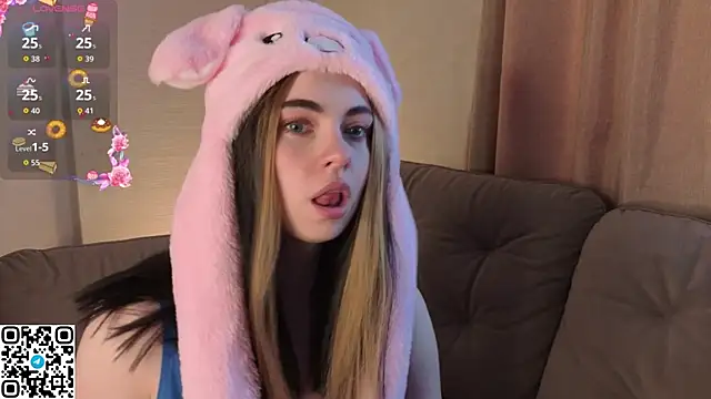 Snapshot of EvaBlimey chatting on 12/16/25, 07:02 EvaBlimey online show from 12/16/25, 07:02