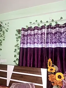 Snapshot of V-Hot-Sweti chatting on 09/17/25, 03:30 V-Hot-Sweti online show from 09/17/25, 03:30