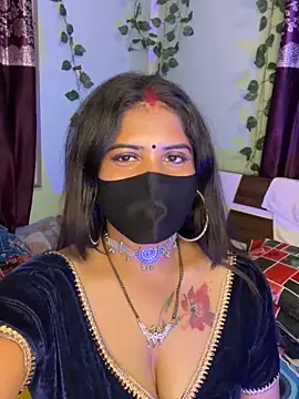 Snapshot of V-Hot-Sweti chatting on 09/28/25, 06:13 V-Hot-Sweti online show from 09/28/25, 06:13