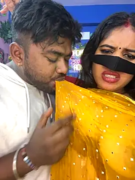 Snapshot of V-Hot-Sweti chatting on 11/22/25, 06:51 V-Hot-Sweti online show from 11/22/25, 06:51