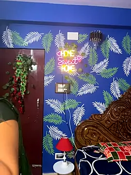 Snapshot of V-Hot-Sweti chatting on 11/30/25, 05:39 V-Hot-Sweti online show from 11/30/25, 05:39