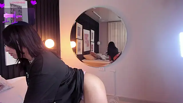 Manelyk evanss  online show from 02/15/26, 12:36