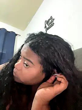 LunaSthena online show from 10/24/25, 10:50