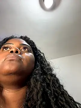 LunaSthena online show from 11/21/25, 10:52