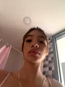 Snapshot of Sophia_Queen03 chatting on 09/11/25, 10:21 Sophia Queen03 online show from 09/11/25, 10:21