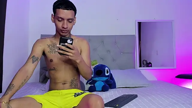 Snapshot of twinkDuohot chatting on 09/09/25, 05:07 twinkDuohot online show from 09/09/25, 05:07