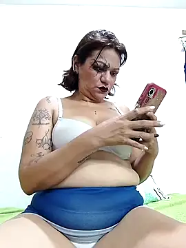 Snapshot of Massiel_77 chatting on 10/27/25, 02:10 Massiel 77 online show from 10/27/25, 02:10