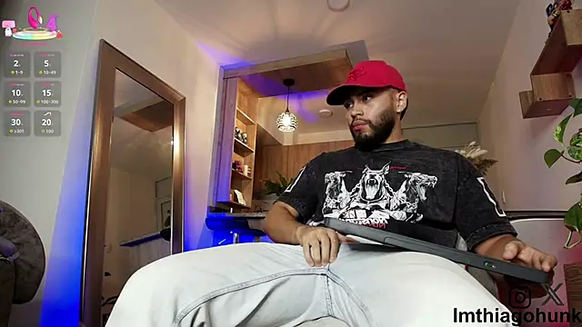Snapshot of ThiagoHunk chatting on 10/08/25, 03:59 ThiagoHunk online show from 10/08/25, 03:59