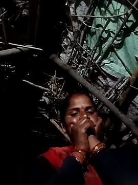 Snapshot of Sapna_cutt chatting on 10/23/25, 04:39 Sapna cutt online show from 10/23/25, 04:39