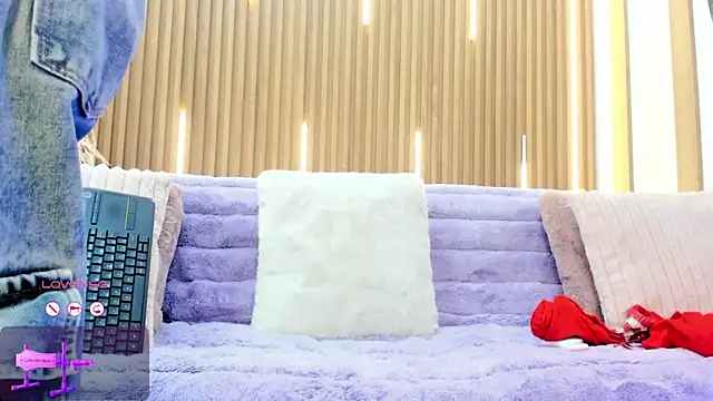 ArianaSantana online show from 11/30/25, 01:15