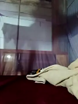 LucyyLy online show from 12/04/25, 12:09