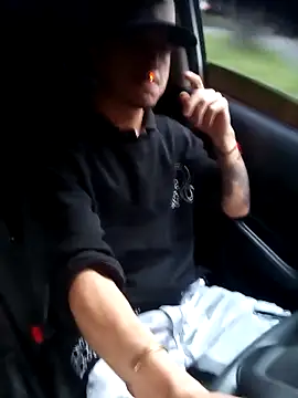 Snapshot of DebutingPathway chatting on 12/19/25, 11:17 DebutingPathway online show from 12/19/25, 11:17