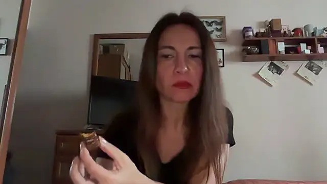 Cyreluna online show from 11/10/25, 12:04