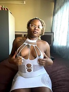 Snapshot of houseforsex chatting on 10/22/25, 06:13 houseforsex online show from 10/22/25, 06:13