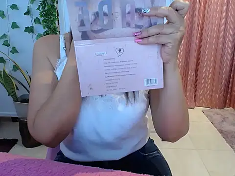 Snapshot of Manuela_lara_ chatting on 09/13/25, 04:07 Manuela lara online show from 09/13/25, 04:07