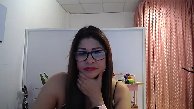 Snapshot of Manuela_lara_ chatting on 10/31/25, 02:07 Manuela lara online show from 10/31/25, 02:07