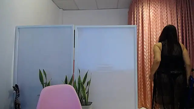 Snapshot of Manuela_lara_ chatting on 11/19/25, 02:39 Manuela lara online show from 11/19/25, 02:39