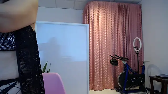 Snapshot of Manuela_lara_ chatting on 11/21/25, 02:38 Manuela lara online show from 11/21/25, 02:38