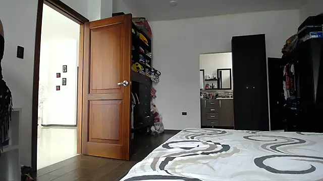 Manuela lara  online show from 02/18/26, 03:52