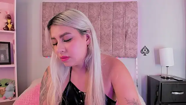 Snapshot of naomi_sanz chatting on 02/21/26, 04:02 naomi sanz online show from 02/21/26, 04:02