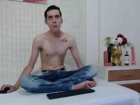 Snapshot of LuigiMarchetti chatting on 09/29/25, 07:40 LuigiMarchetti online show from 09/29/25, 07:40