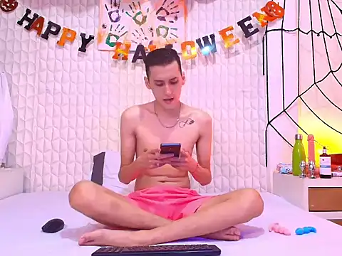 Snapshot of LuigiMarchetti chatting on 10/29/25, 07:43 LuigiMarchetti online show from 10/29/25, 07:43