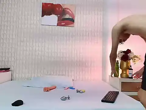 Snapshot of LuigiMarchetti chatting on 11/11/25, 07:03 LuigiMarchetti online show from 11/11/25, 07:03