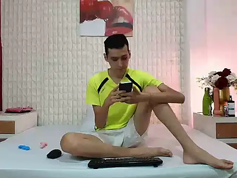 Snapshot of LuigiMarchetti chatting on 11/12/25, 07:46 LuigiMarchetti online show from 11/12/25, 07:46