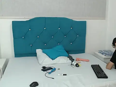 Snapshot of LuigiMarchetti chatting on 11/28/25, 07:49 LuigiMarchetti online show from 11/28/25, 07:49