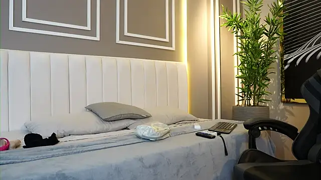 Snapshot of Tayler_Kim chatting on 11/12/25, 06:30 Tayler Kim online show from 11/12/25, 06:30