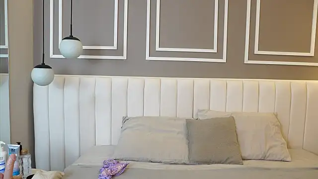 Snapshot of Tayler_Kim chatting on 11/14/25, 08:29 Tayler Kim online show from 11/14/25, 08:29