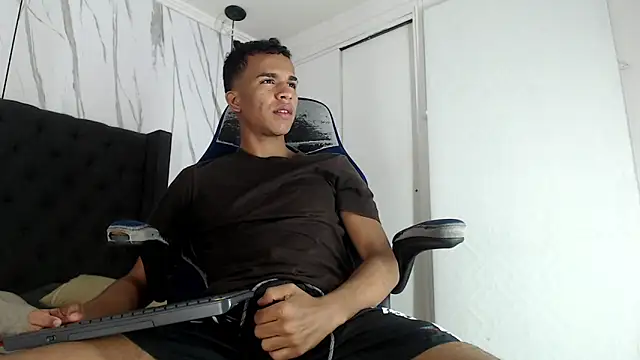 aston xvera online show from 10/04/25, 04:10