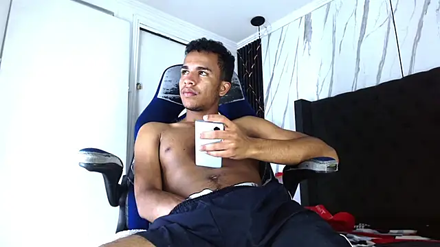 aston xvera online show from 10/18/25, 03:35