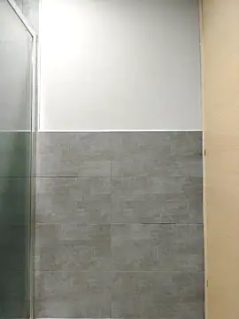 Snapshot of SquirtQueen__ chatting on 10/16/25, 07:04 SquirtQueen online show from 10/16/25, 07:04