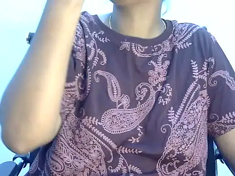 Snapshot of Hott_Noor chatting on 10/24/25, 05:20 Hott Noor online show from 10/24/25, 05:20