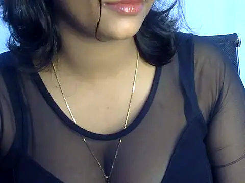 Snapshot of Hott_Noor chatting on 10/29/25, 07:43 Hott Noor online show from 10/29/25, 07:43