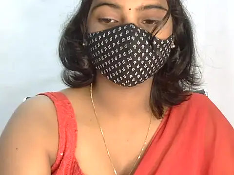 Snapshot of Hott_Noor chatting on 10/31/25, 11:33 Hott Noor online show from 10/31/25, 11:33
