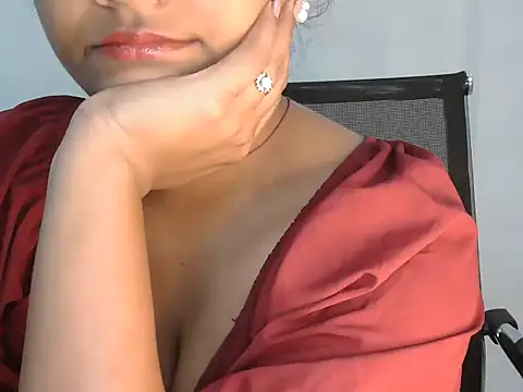 Snapshot of Hott_Noor chatting on 11/15/25, 11:40 Hott Noor online show from 11/15/25, 11:40