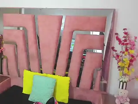 MaraKarly online show from 11/09/25, 02:04