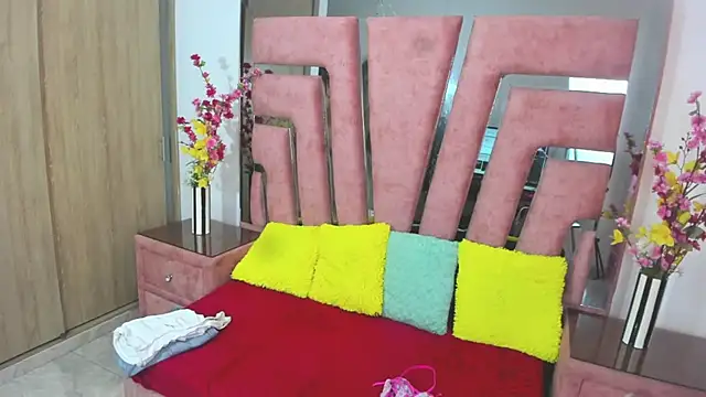 MaraKarly online show from 12/15/25, 07:29