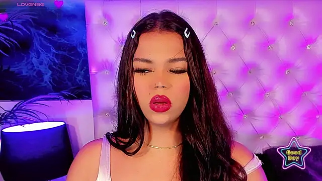 Valeria Swett  online show from 07/07/26, 08:57