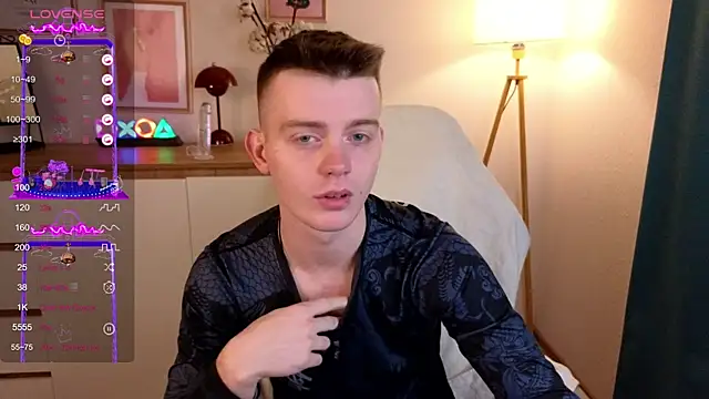 Snapshot of happy_de1mos chatting on 10/02/25, 07:43 happy de1mos online show from 10/02/25, 07:43