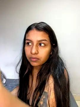  Chloe Smith online show from 10/10/25, 01:10