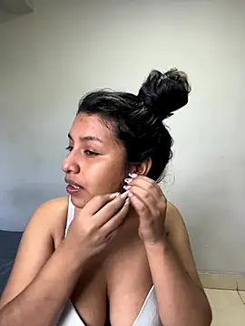  Chloe Smith online show from 12/15/25, 02:10