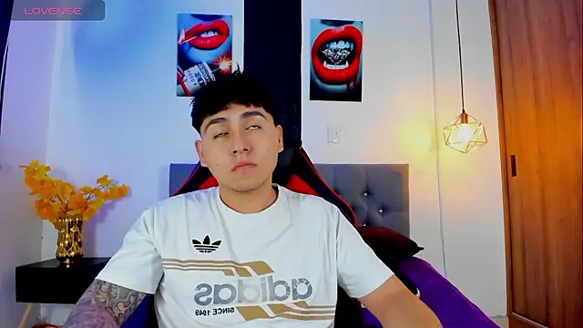 Nicolas James Sc online show from 11/04/25, 01:32