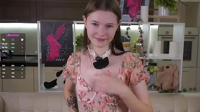 LynHillaire online show from 11/08/25, 10:04