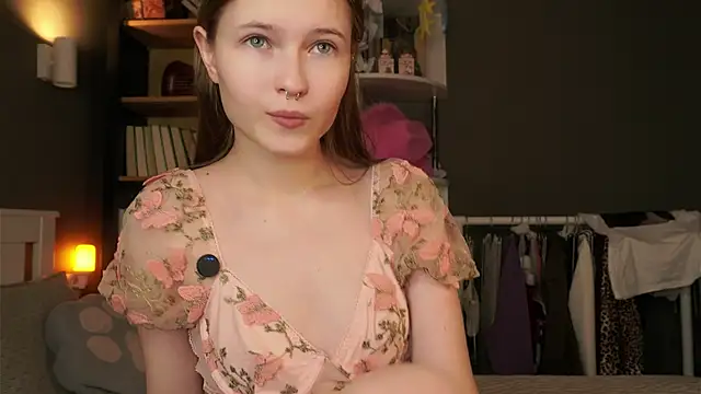 LynHillaire online show from 02/01/26, 11:20