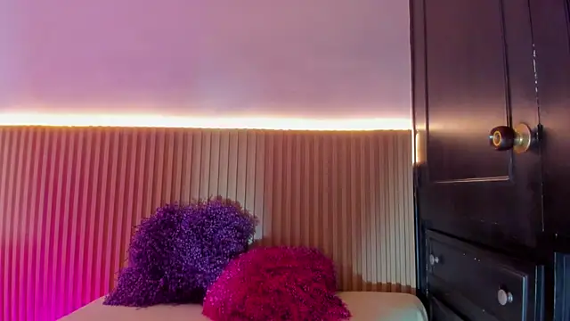 Snapshot of Alana_333 chatting on 12/17/25, 12:00 Alana 333 online show from 12/17/25, 12:00